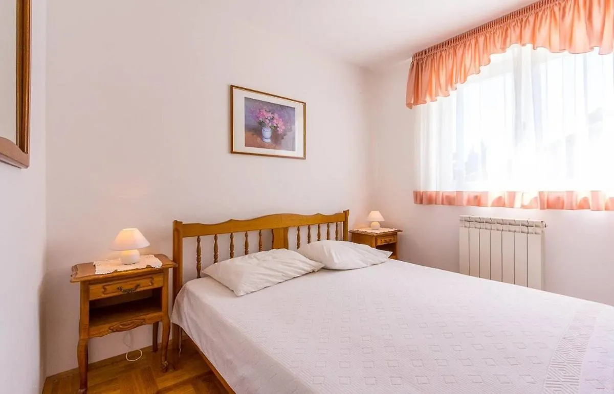 Apartments Pradolando Pula 0*,